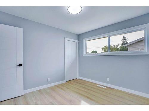 1615 Rouleau Crescent Se, Calgary, AB - Indoor Photo Showing Other Room