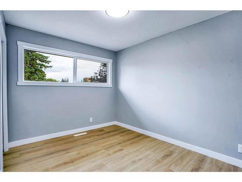 1615 Rouleau Crescent Se, Calgary, AB - Indoor Photo Showing Other Room