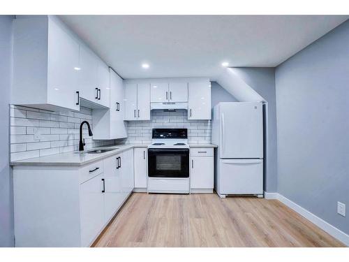 1615 Rouleau Crescent Se, Calgary, AB - Indoor Photo Showing Kitchen