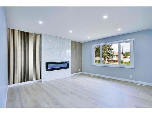 1615 Rouleau Crescent Se, Calgary, AB - Indoor Photo Showing Living Room With Fireplace