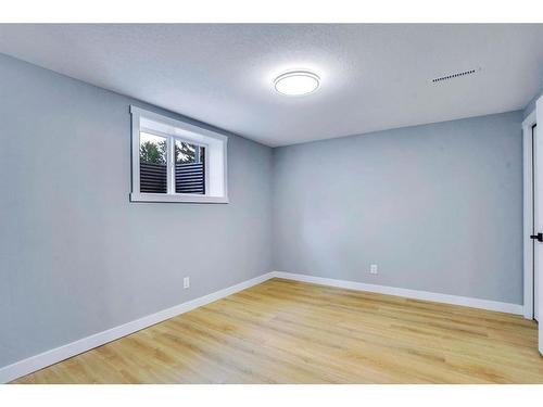 1615 Rouleau Crescent Se, Calgary, AB - Indoor Photo Showing Other Room