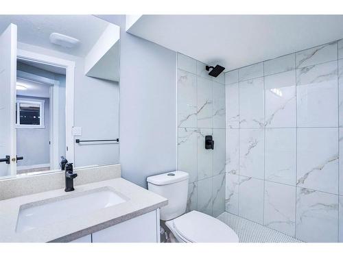 1615 Rouleau Crescent Se, Calgary, AB - Indoor Photo Showing Bathroom