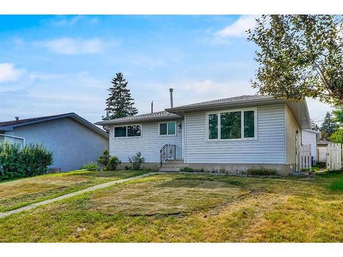 1615 Rouleau Crescent Se, Calgary, AB - Outdoor