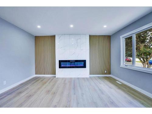 1615 Rouleau Crescent Se, Calgary, AB - Indoor With Fireplace