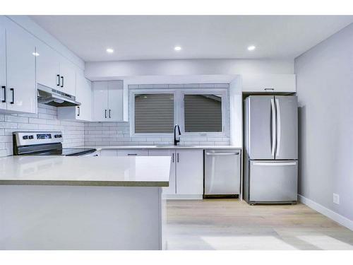 1615 Rouleau Crescent Se, Calgary, AB - Indoor Photo Showing Kitchen