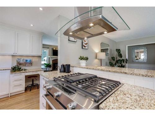 516 Willacy Drive Se, Calgary, AB - Indoor Photo Showing Kitchen