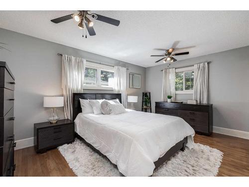 516 Willacy Drive Se, Calgary, AB - Indoor Photo Showing Bedroom