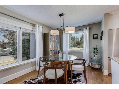 516 Willacy Drive Se, Calgary, AB - Indoor Photo Showing Dining Room