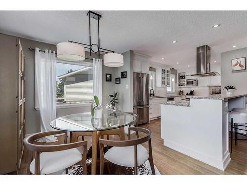 516 Willacy Drive Se, Calgary, AB - Indoor Photo Showing Dining Room