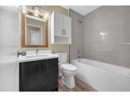 15-5520 1 Avenue Se, Calgary, AB - Indoor Photo Showing Bathroom