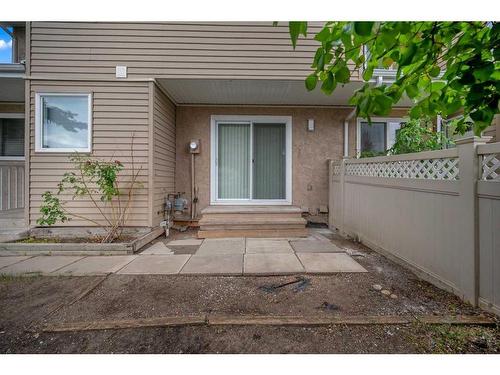 15-5520 1 Avenue Se, Calgary, AB - Outdoor