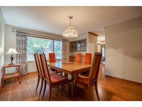 1511 Varsity Estates Drive Nw, Calgary, AB - Indoor Photo Showing Dining Room