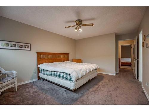 1511 Varsity Estates Drive Nw, Calgary, AB - Indoor Photo Showing Bedroom