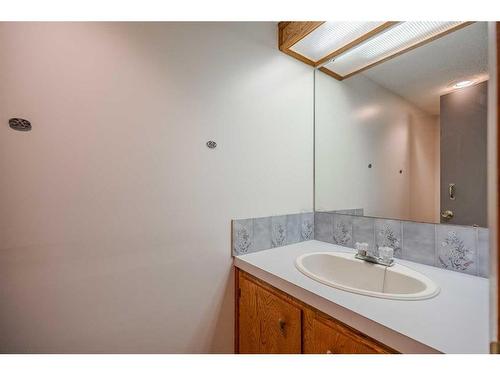 1511 Varsity Estates Drive Nw, Calgary, AB - Indoor Photo Showing Bathroom