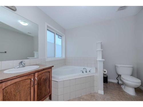 158 Evanscove Circle Nw, Calgary, AB - Indoor Photo Showing Bathroom