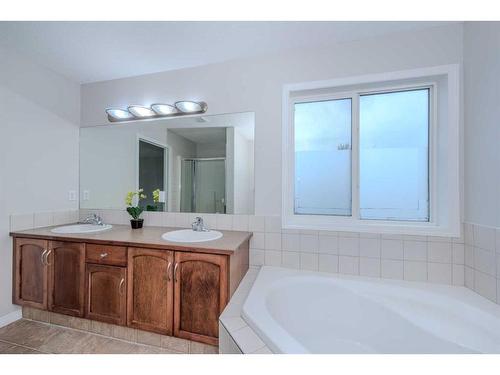 158 Evanscove Circle Nw, Calgary, AB - Indoor Photo Showing Bathroom