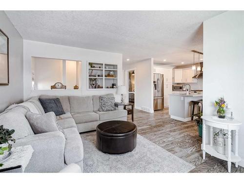 164 Falchurch Road Ne, Calgary, AB - Indoor Photo Showing Living Room