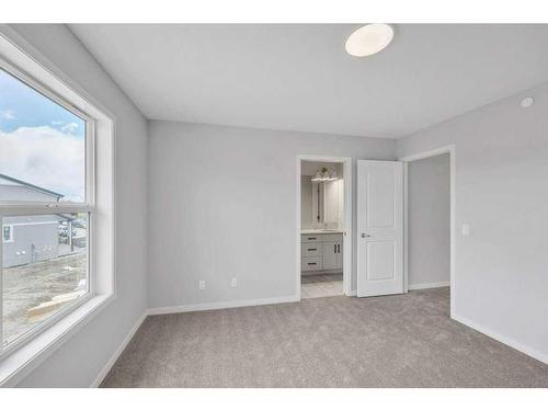 224 Hotchkiss Drive Se, Calgary, AB - Indoor Photo Showing Other Room