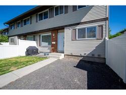 63-740 Bracewood Drive SW Calgary, AB T2W 3N3