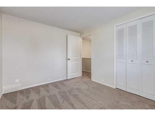 13-330 Canterbury Drive Sw, Calgary, AB - Indoor Photo Showing Other Room