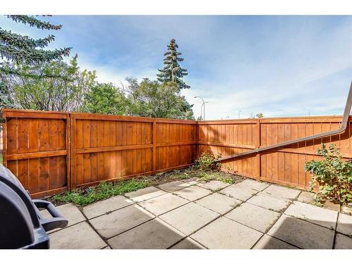 13-330 Canterbury Drive Sw, Calgary, AB - Outdoor