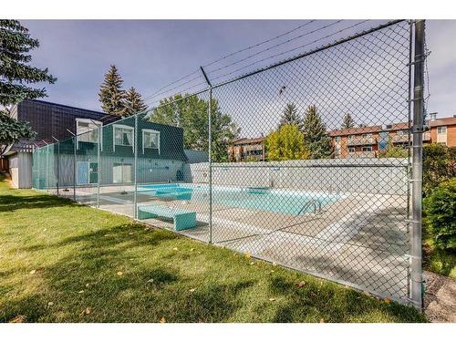 13-330 Canterbury Drive Sw, Calgary, AB - Outdoor