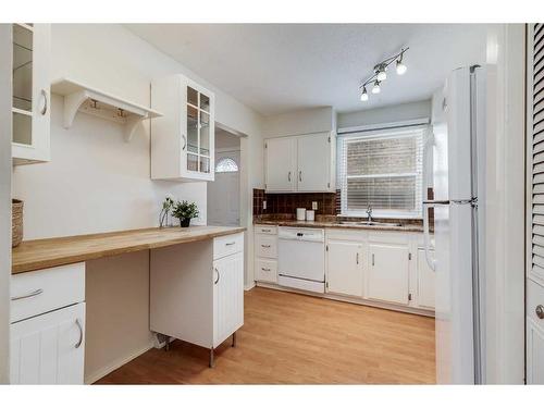 13-330 Canterbury Drive Sw, Calgary, AB - Indoor Photo Showing Kitchen With Double Sink