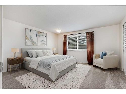 13-330 Canterbury Drive Sw, Calgary, AB - Indoor Photo Showing Bedroom