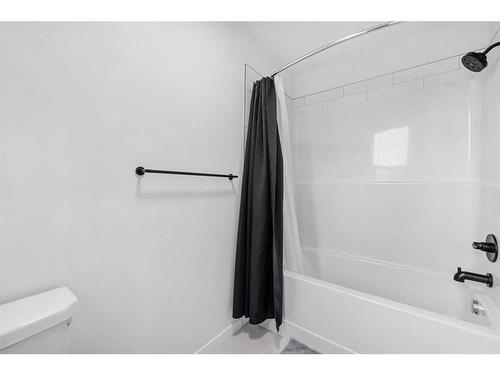 58 Seton Road Se, Calgary, AB - Indoor Photo Showing Bathroom