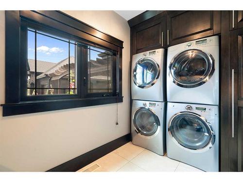 33009 Mountain Glen View, Rural Rocky View County, AB - Indoor Photo Showing Laundry Room