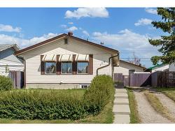 175 Penmeadows Close SE Calgary, AB T2A 3S1