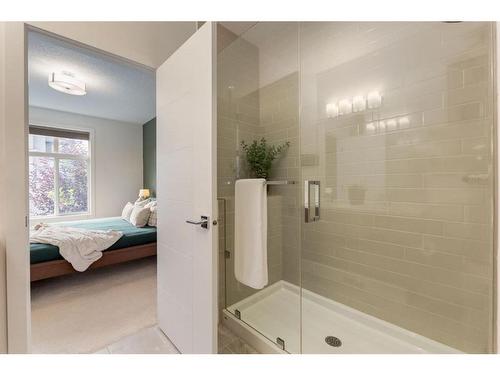 2-1913 30 Street Sw, Calgary, AB - Indoor Photo Showing Bathroom