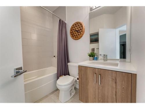 2-1913 30 Street Sw, Calgary, AB - Indoor Photo Showing Bathroom