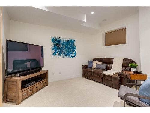 2-1913 30 Street Sw, Calgary, AB - Indoor Photo Showing Living Room