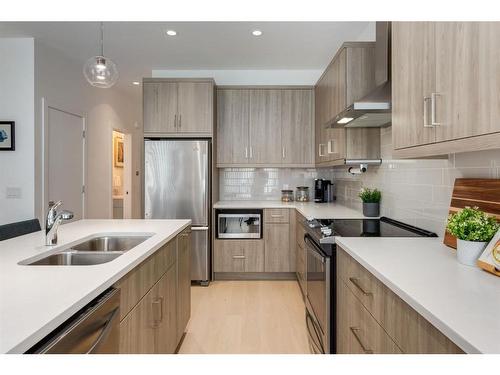 2-1913 30 Street Sw, Calgary, AB - Indoor Photo Showing Kitchen With Double Sink With Upgraded Kitchen