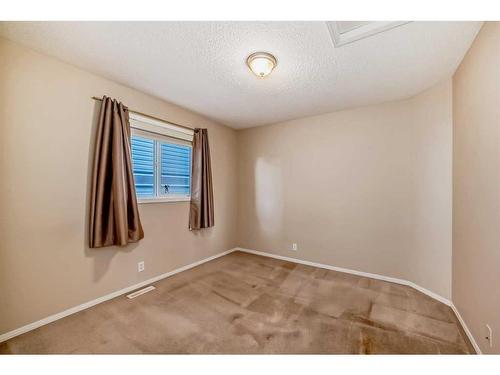 1340 Shannon Common Sw, Calgary, AB - Indoor Photo Showing Other Room