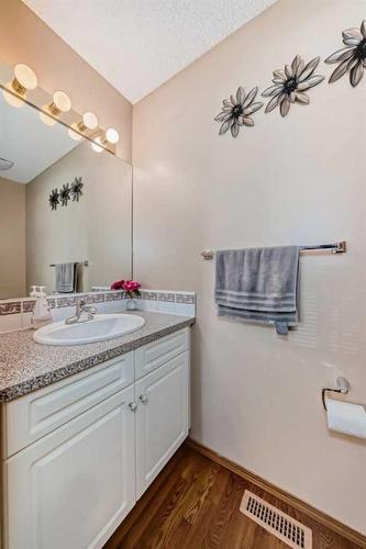 15225 Prestwick Boulevard Se, Calgary, AB - Indoor Photo Showing Bathroom