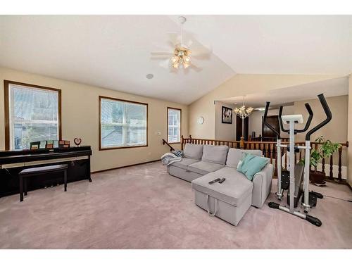 15225 Prestwick Boulevard Se, Calgary, AB - Indoor Photo Showing Living Room