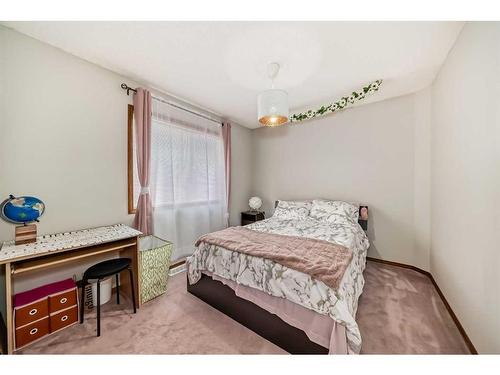 15225 Prestwick Boulevard Se, Calgary, AB - Indoor Photo Showing Bedroom