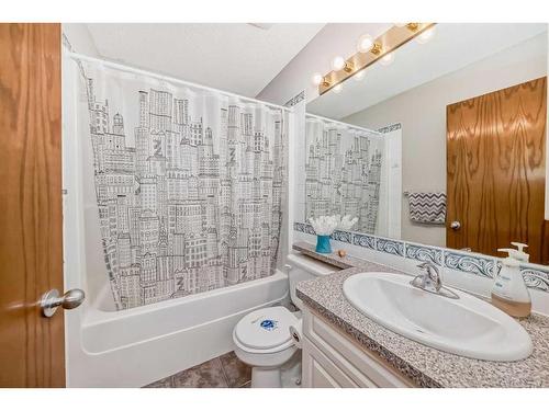 15225 Prestwick Boulevard Se, Calgary, AB - Indoor Photo Showing Bathroom