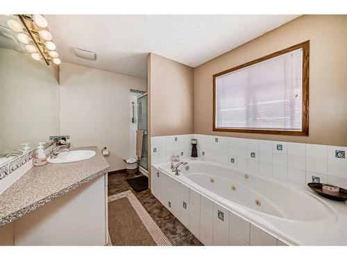 15225 Prestwick Boulevard Se, Calgary, AB - Indoor Photo Showing Bathroom