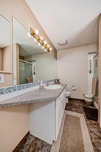 15225 Prestwick Boulevard Se, Calgary, AB - Indoor Photo Showing Bathroom