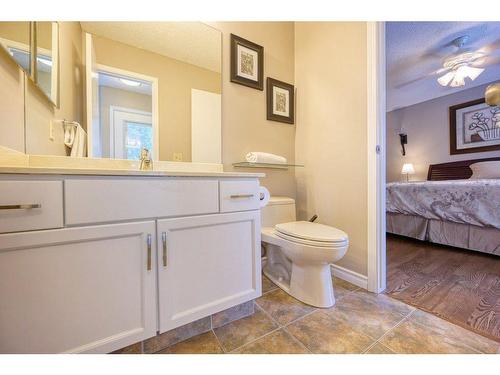 163 Sandringham Close Nw, Calgary, AB - Indoor Photo Showing Bathroom