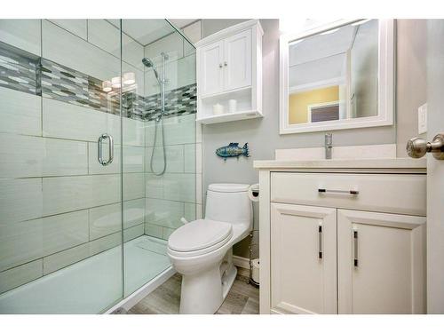 163 Sandringham Close Nw, Calgary, AB - Indoor Photo Showing Bathroom