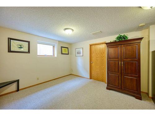 163 Sandringham Close Nw, Calgary, AB - Indoor Photo Showing Other Room