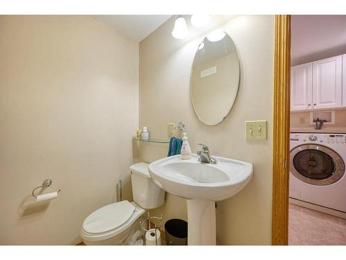 163 Sandringham Close Nw, Calgary, AB - Indoor Photo Showing Bathroom