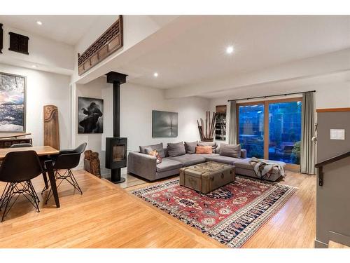 12 Governor Drive Sw, Calgary, AB - Indoor Photo Showing Living Room