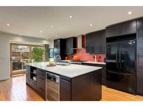 12 Governor Drive Sw, Calgary, AB - Indoor Photo Showing Kitchen