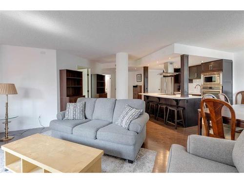 220-1304 15 Avenue Sw, Calgary, AB - Indoor Photo Showing Living Room