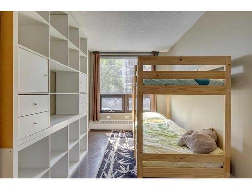 220-1304 15 Avenue Sw, Calgary, AB - Indoor Photo Showing Bedroom